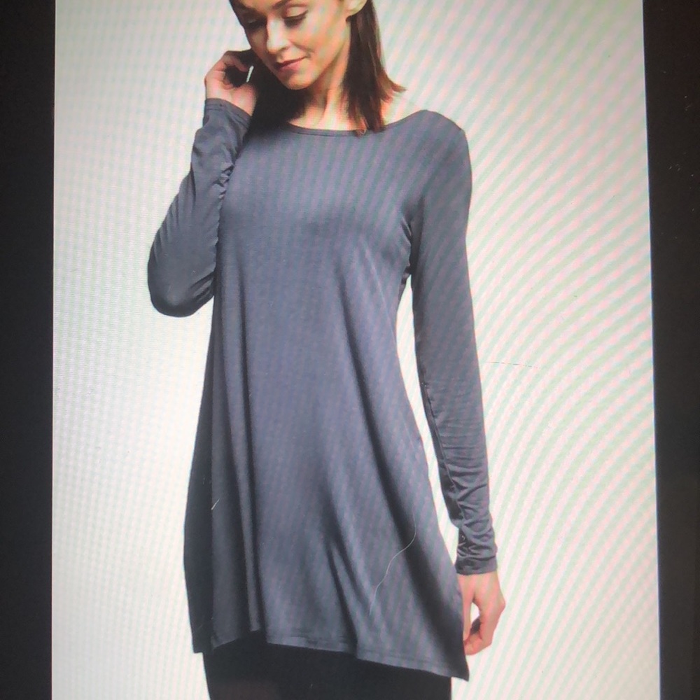 NWT Charcoal Grey Yala Tunic size medium